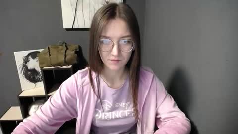 Snapshot of shining_pearl chatting on May 2026 05:57:02 AM Jesica online show from May 2026 05:57:02 AM
