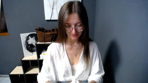 Snapshot of shining_pearl chatting on July 2026 06:29:01 AM Jesica online show from July 2026 06:29:01 AM