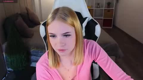 shinyluna online show from November 2025 09:57:01 AM