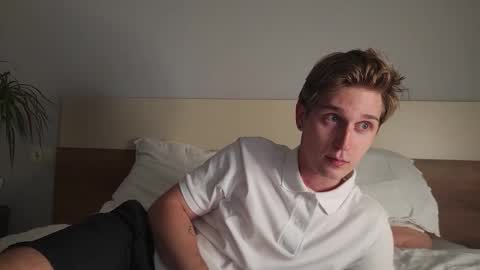 Matthew online show from October 2025 09:37:01 PM