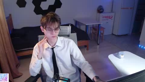 shiromy_ online show from November 2025 07:24:02 PM