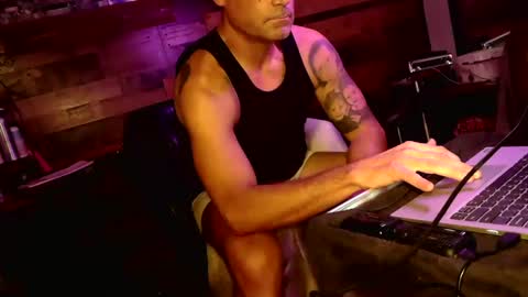 Red4040 online show from October 2025 01:23:02 PM