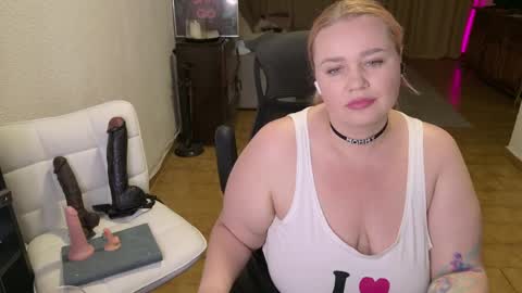 Mimi   online show from April 2026 06:17:01 PM