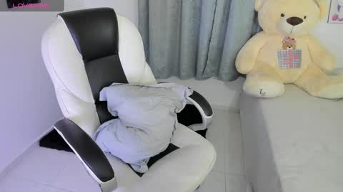 Snapshot of shy_angel4 chatting on December 2024 03:58:01 AM Nahomy online show from December 2024 03:58:01 AM