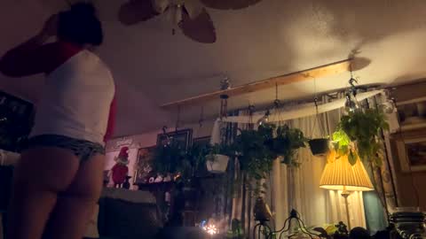 Snapshot of shyg1r1 chatting on December 2024 10:24:01 AM Sasha online show from December 2024 10:24:01 AM