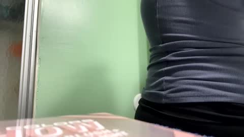 Snapshot of shyg1r1 chatting on January 2025 01:31:01 PM Sasha online show from January 2025 01:31:01 PM