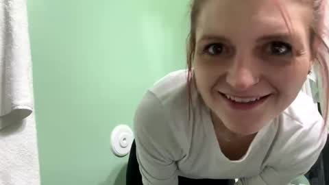 Snapshot of shyg1r1 chatting on January 2025 10:12:01 PM Sasha online show from January 2025 10:12:01 PM