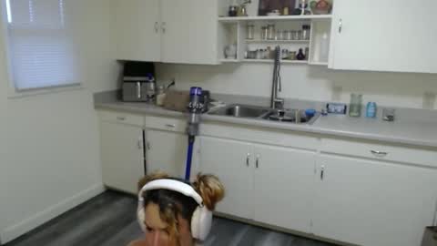 Snapshot of shylasyn1 chatting on January 2026 03:58:01 PM Shyla syn1 online show from January 2026 03:58:01 PM