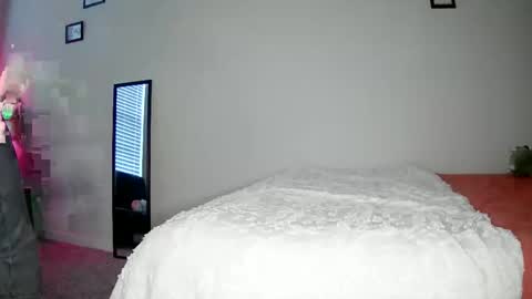 Snapshot of shyy_petitebaby chatting on April 2026 04:27:02 PM shypetitebaby online show from April 2026 04:27:02 PM