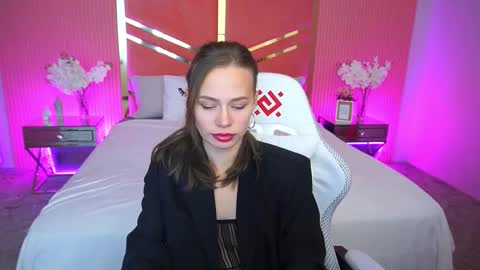 shyysiren online show from October 2025 06:19:01 AM