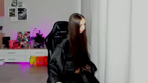 Snapshot of sia0610 chatting on April 2026 02:34:01 AM SIA online show from April 2026 02:34:01 AM