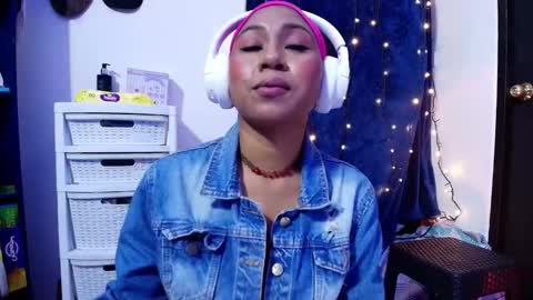 Snapshot of siara_bonny chatting on March 2026 05:08:02 AM Siara online show from March 2026 05:08:02 AM