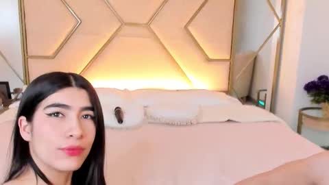 Siara and Zoe tattoo online show from November 2025 10:20:02 PM