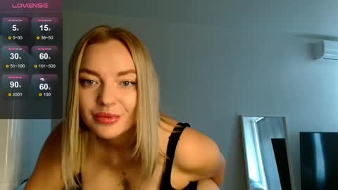 Snapshot of siberian_girl_ chatting on September 2025 02:34:01 AM Eva online show from September 2025 02:34:01 AM