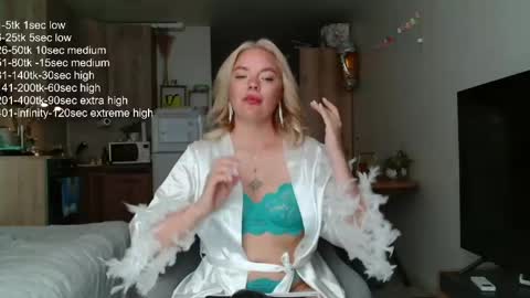 Snapshot of siberian_girl_ chatting on June 2026 09:15:02 AM Eva online show from June 2026 09:15:02 AM