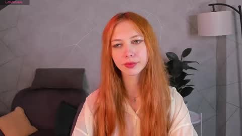 Snapshot of sienna_nyx chatting on April 2026 09:13:01 AM Sienna online show from April 2026 09:13:01 AM