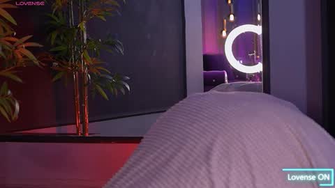 Sienna online show from November 2025 07:24:02 PM