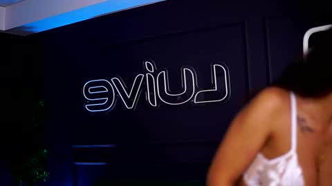 Sienna online show from October 2025 10:00:02 AM