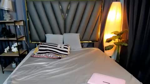 Belle online show from November 2025 05:51:01 AM