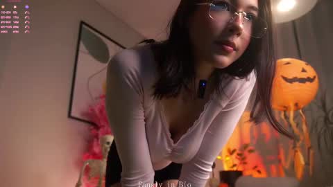 Eva  online show from October 2025 11:20:02 AM