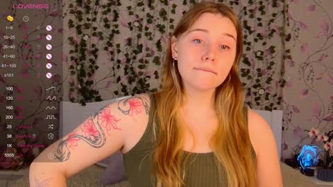 Snapshot of silent_princesses chatting on December 2024 05:11:01 PM Chloe online show from December 2024 05:11:01 PM