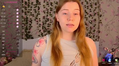 Snapshot of silent_princesses chatting on December 2024 04:38:02 PM Chloe online show from December 2024 04:38:02 PM