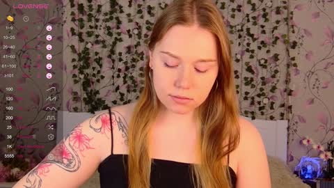 Snapshot of silent_princesses chatting on December 2024 07:04:01 AM Chloe online show from December 2024 07:04:01 AM