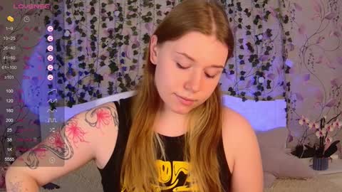 Snapshot of silent_princesses chatting on January 2025 03:29:02 PM Chloe online show from January 2025 03:29:02 PM