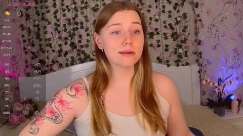 Snapshot of silent_princesses chatting on February 2025 01:33:02 PM Chloe online show from February 2025 01:33:02 PM