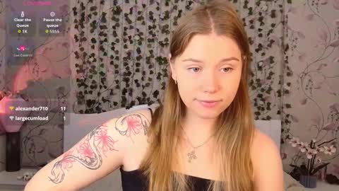 Snapshot of silent_princesses chatting on October 2025 05:03:02 AM Chloe online show from October 2025 05:03:02 AM