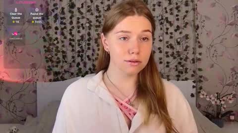 Snapshot of silent_princesses chatting on October 2025 04:54:01 AM Chloe online show from October 2025 04:54:01 AM