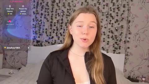 Snapshot of silent_princesses chatting on October 2025 08:04:01 AM Chloe online show from October 2025 08:04:01 AM