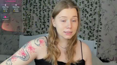 Snapshot of silent_princesses chatting on November 2025 05:01:02 AM Chloe online show from November 2025 05:01:02 AM