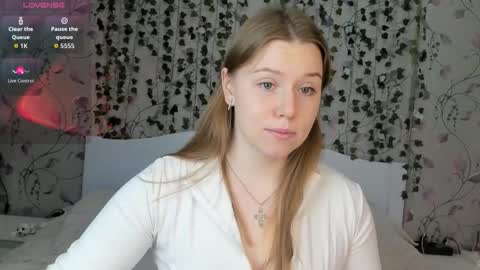 Snapshot of silent_princesses chatting on November 2025 05:09:02 AM Chloe online show from November 2025 05:09:02 AM