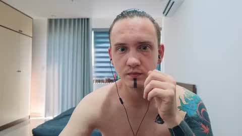 silent_stitch online show from June 2026 12:05:01 AM