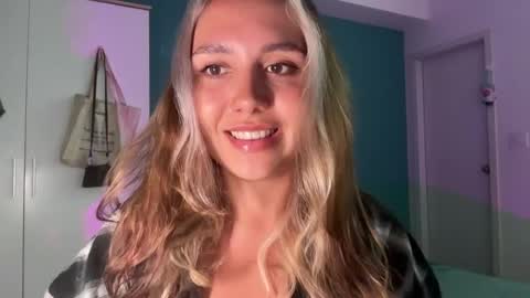 You fav Miss Si online show from April 2026 11:48:01 AM