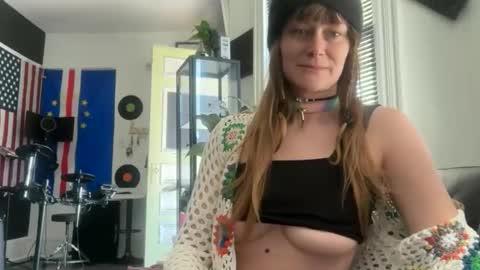 Snapshot of silkwilde chatting on April 2026 02:55:02 PM silkwilde online show from April 2026 02:55:02 PM