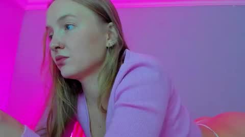 Mila online show from September 2025 08:30:01 AM