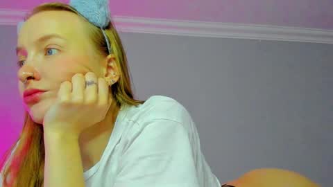 Mila online show from October 2025 07:34:01 AM