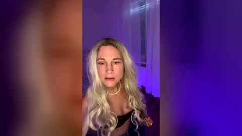Snapshot of silkycherie chatting on July 2026 05:17:02 PM Blonde dream online show from July 2026 05:17:02 PM
