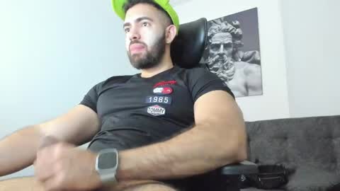 Snapshot of simon_leon01 chatting on April 2026 11:40:02 PM simon_leon01 online show from April 2026 11:40:02 PM