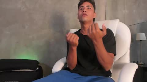 simon_pernia online show from November 2025 07:05:02 PM