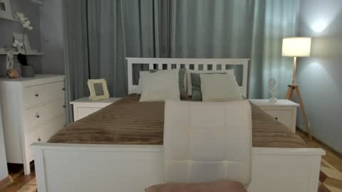 Snapshot of simonadebeauvoir chatting on December 2024 06:03:02 PM Simona online show from December 2024 06:03:02 PM