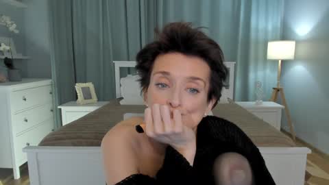 Snapshot of simonadebeauvoir chatting on December 2024 01:43:02 PM Simona online show from December 2024 01:43:02 PM