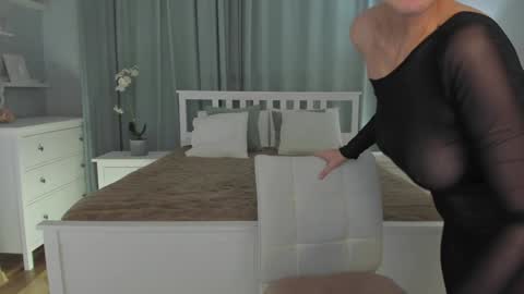 Snapshot of simonadebeauvoir chatting on December 2024 04:14:02 PM Simona online show from December 2024 04:14:02 PM