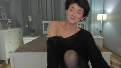 Snapshot of simonadebeauvoir chatting on February 2025 02:38:02 PM Simona online show from February 2025 02:38:02 PM