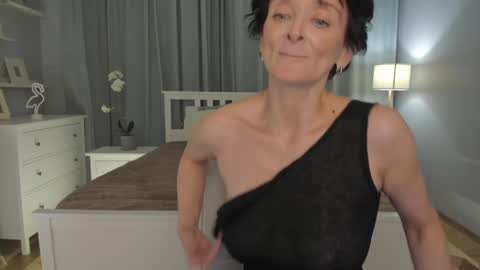 Snapshot of simonadebeauvoir chatting on February 2025 04:33:01 PM Simona online show from February 2025 04:33:01 PM