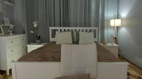 Snapshot of simonadebeauvoir chatting on February 2025 10:18:01 AM Simona online show from February 2025 10:18:01 AM