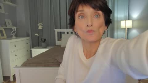 Snapshot of simonadebeauvoir chatting on March 2025 12:12:02 PM Simona online show from March 2025 12:12:02 PM