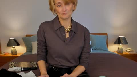 Snapshot of simonadebeauvoir chatting on May 2026 07:24:01 AM Simona online show from May 2026 07:24:01 AM